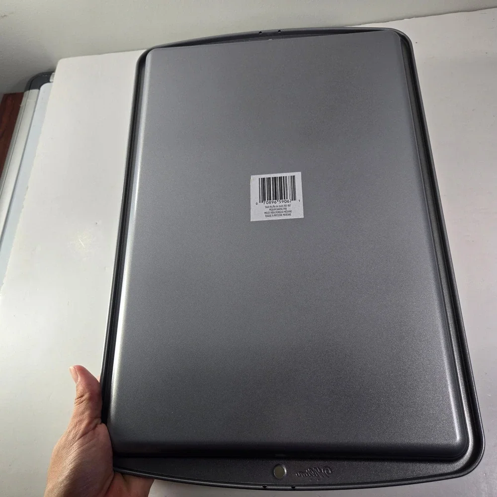 Wilton Recipe Right Non Stick Medium Baking Sheet 15.25 x 10.25 x 0.75 Inch‎